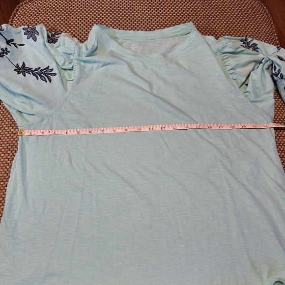 St. John's Bay Mint Green Top With  Navy Floral 3/4 Length Puff Sleeves - Picture 7 of 13